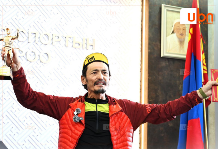 Б.Цэвээндаш 1418 км зам туулан эх орондоо ирлээ