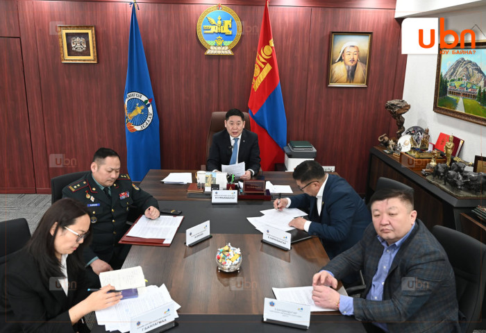 Ө.Сумъяабаатар дүүрэг дэх төрийн болон төрийн бус өмчийн 42 сургуулийн төгсөх ангийн 3899 сурагчтай цахимаар уулзлаа