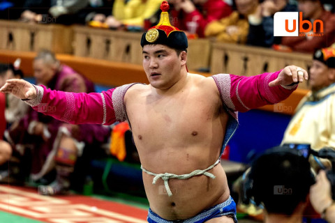 Улсын арслан Э.Батмагнай тэргүүтэй “М-Си-Эс Энержи“ баг хүснэгтийг тэргүүлж байна