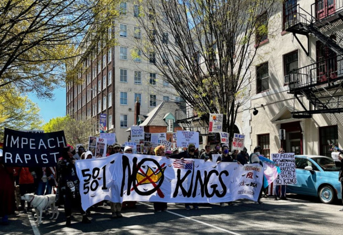 АНУ-д “No Kings” жагсаал болж байна