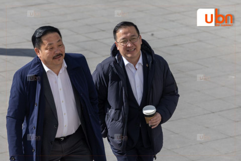 Б.Бат-Эрдэнэ: Манай намын Бага хурал бага хуралдаасай. Олон удаа хуралдаж, ээлж дараалан Ерөнхий сайд тодруулаад баймааргүй байна