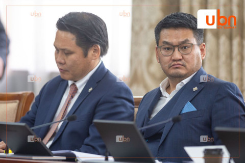 Ө.Шижир: Танай намынхан яагаад намын Бага хуралд төрийн машиныг унаж ирээд байгаа юм бэ