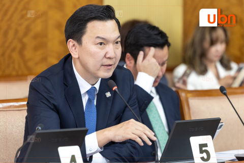 Ерөнхий сайдад нэр дэвшигч Н.Учрал АН-ын бүлгийн хуралд дуудагдаж мэдээлэл өгч байна