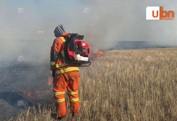 Хэнтий, Сүхбаатар аймагт гарсан хээрийн түймрийг унтраахаар ажиллаж байна