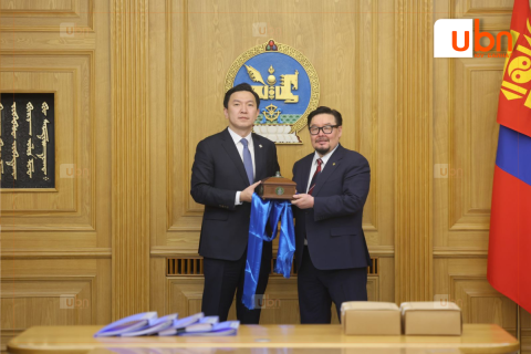 Монгол Улсын 35 дахь Ерөнхий сайд Н.Учрал тамгаа гардаж авлаа