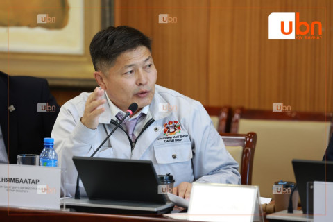 “Р.Батболд гишүүн ээ, та CHAT GPT-ээс асуугаад үзээрэй. Би өнөө өглөөхөн үзсэн“