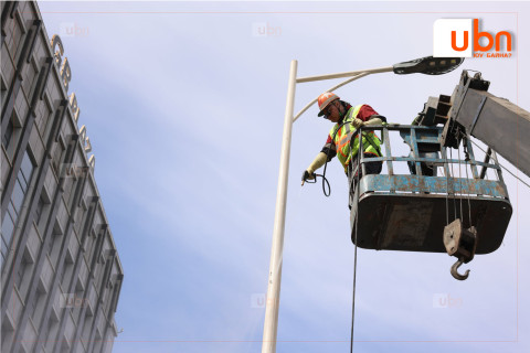 Гэрэлтүүлгийн ил задгай кабель, тагийг засварлах солих, угаах ажил явагдаж байна