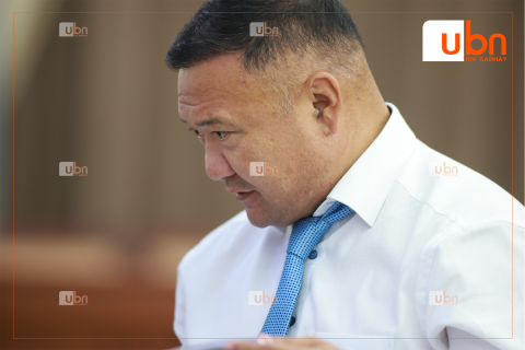 О.Амгаланбаатар: Манай намын зарим нөхөд эрх баригчдын өгөөш болохоос гадна авлигачдын өгөөш болж байна