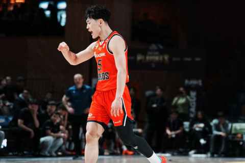 Хүлэгүүд хагас бөмбөгийн зөрүүгээр эхний хожлыг авлаа