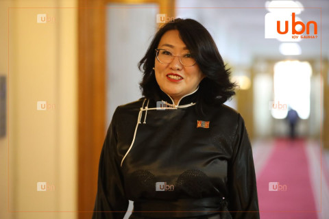 А.Ариунзаяа: Төрийн ордонд хүртэл үе тэнгийн дээрэлхэлт хийгээд байгаагаа та нар өөрсдөө ойлгохгүй байна уу