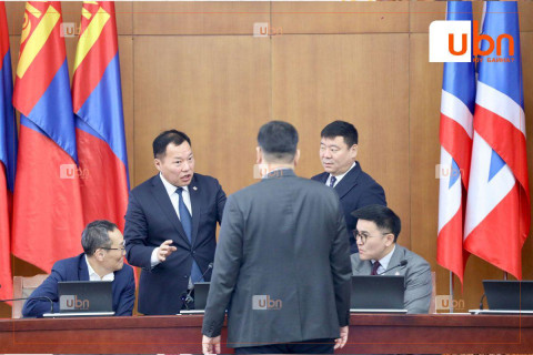 АН-ЫН БҮЛЭГ: Ерөнхийлөгчөөс өргөн мэдүүлсэн “УИХ-ын гишүүнийг эгүүлэн татах“ хуулийн төслийг хэлэлцэж байна