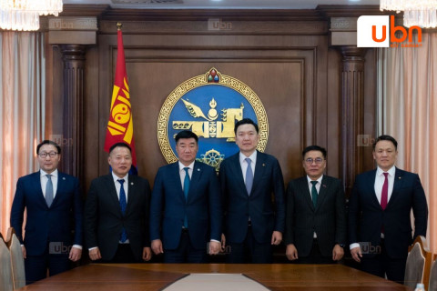 УИХ-ын дарга С.Бямбацогт парламентад суудалтай таван намын удирдлагыг хүлээн авч уулзжээ