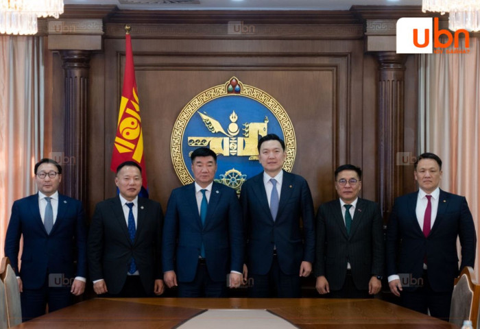 УИХ-ын дарга С.Бямбацогт парламентад суудалтай таван намын удирдлагыг хүлээн авч уулзжээ