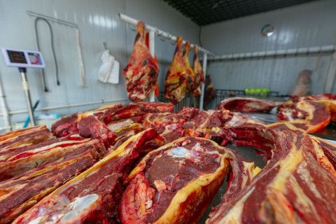 СУРВАЛЖИЛГА:  Махны олдоц муудаж, 1 кг үхрийн махны үнэ 30 мянгыг даваад талийж явна