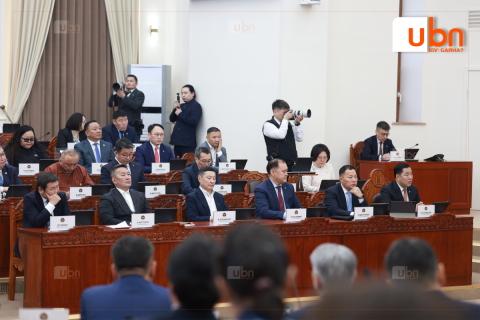 ЧУУЛГАН: Ерөнхийлөгчийн “УИХ-ын гишүүнийг эгүүлэн татах“ хуулийн санал хураалтыг маргаашийн 10.00 цаг хүртэл хойшлууллаа