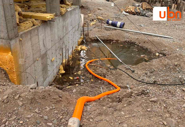 Дунд гол руу техникийн бохирдолтой хөрсний усаа шавхсан “Лонсин Монголиа” ХХК-ийн зөрчлийг илрүүлжээ