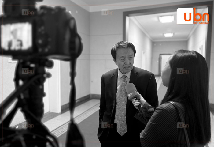 Д.Дэмбэрэл: УИХ-ын дарга нам бус байх боломжгүй. Та нар УИХ-д сууж байгаа намын дарга нараа “Намаасаа түдгэлз“ гэх юм уу