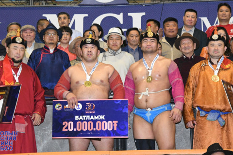 Заан цолны хүндэтгэлийн барилдаанд Д.Хүдэрбулга заан түрүүлж, 20 сая төгрөгийн эзэн боллоо