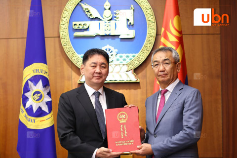 Элчин сайд нарт Итгэмжлэх жуух бичгийг нь гардууллаа