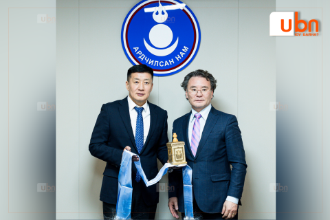 С.Баярцогт тамга, тэмдгээ хүлээн авлаа