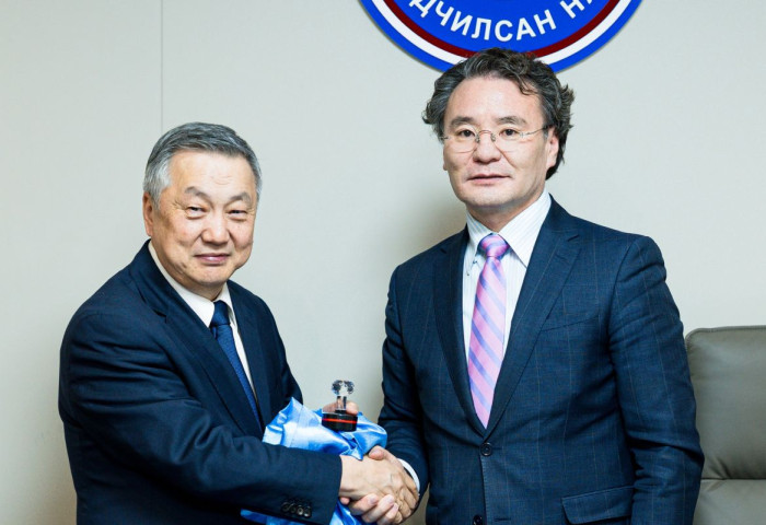 З.Энхболд Ардчилсан Намын Хяналтын Ерөнхий хорооны даргын тамгаа гардаж авлаа