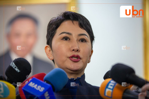 Б.Батцэцэг: Д.Цогтбаатар гишүүний асуултад хариулт өгөх нь надад ичгэвтэр санагдаж, доромжлол шиг санагдсан учраас хариулахаас татгалзсан