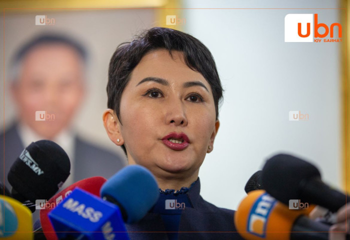 Б.Батцэцэг: Д.Цогтбаатар гишүүний асуултад хариулт өгөх нь надад ичгэвтэр санагдаж, доромжлол шиг санагдсан учраас хариулахаас татгалзсан