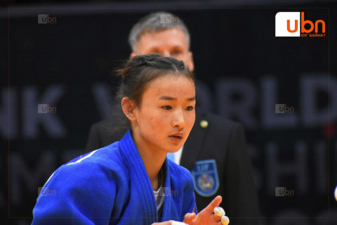 ОУХМ Ж.Анударь алтан медаль хүртэж, Ордос хотод Төрийн дууллаа эгшиглүүлэхээр боллоо