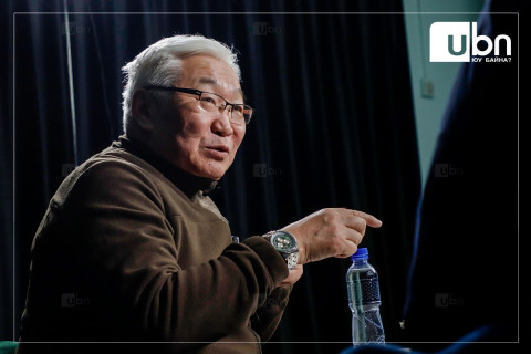 Э.Бат-Үүл: Ерөнхийлөгчийн өргөн барьсан хуулийг УИХ баталбал би ҮХЦ-д хандана