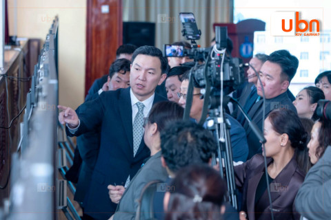 Багш, ажилтнуудын цалингийн асуудлыг Засгийн газрын ирэх долоо хоногийн хуралдаанаар шийдвэрлүүлэхийг Ерөнхий сайд үүрэг болголоо