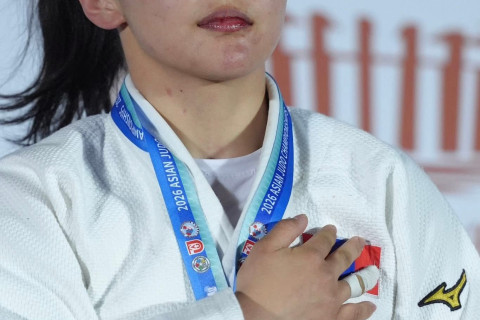 М.Нандин-Эрдэнэ Ази тивийн аваргаас алтан медаль хүртэж, төрийн дууллаа эгшиглүүллээ