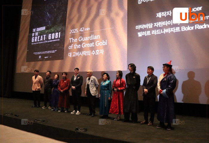 “Их говийн манаач“ кино Пусанд нээлтээ хийжээ