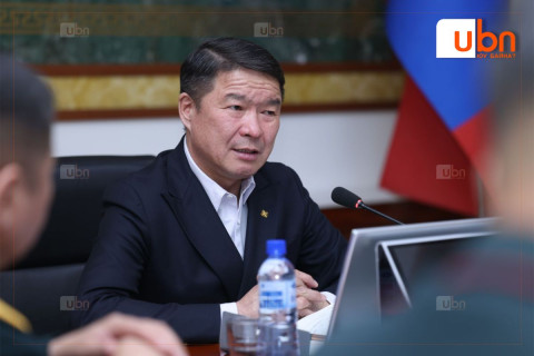 Нисэхийн тухай хуулийн шинэчилсэн найруулгын төслийг өргөн барьсан талаар УИХ-ын гишүүн Д.Батлут мэдээлэл хийж байна