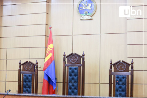 Мансууруулах бодис улсын хилээр нэвтрүүлэхийг завдсан эмэгтэйд 3.6 жилийн хорих ял оноожээ