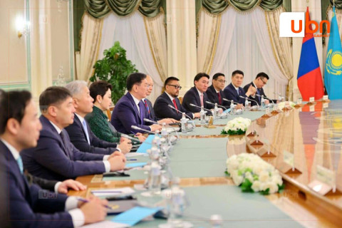 Ерөнхийлөгч У.Хүрэлсүх, К.Токаев нар албан ёсны хэлэлцээ хийлээ