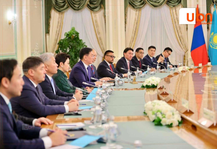 Ерөнхийлөгч У.Хүрэлсүх, К.Токаев нар албан ёсны хэлэлцээ хийлээ