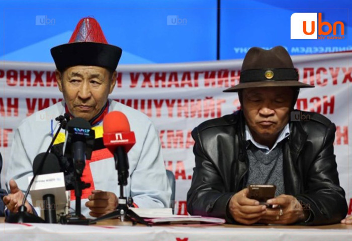 АХМАДУУД: Бидний тэтгэврийг 1.5 сая төгрөгт хүргэх хүртэл ТЭМЦЭНЭ