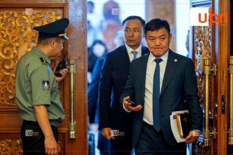 УИХ-ын гишүүн Р.Батболдыг “Намын дүрмийг ноцтой зөрчсөн” гэх үндэслэлээр ИЗНН-аас хасжээ