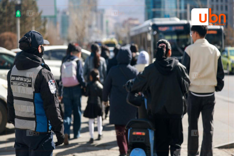 Скүүтер, мопедод хоёулаа сундалж, чихэвч зүүн явж байгаа нь эрсдэлийг нэмэгдүүлж байна