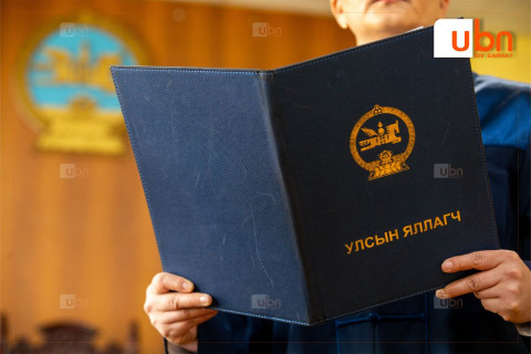 Шүүх: Сэтгэцэд нөлөөт бодис олж авсан, хадгалсан дуучинд ял оногдуулав