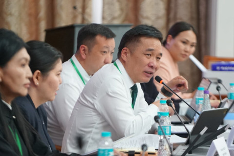 ИЗНН-ын ээлжит бус 13 дугаар Их хурал өндөрлөлөө