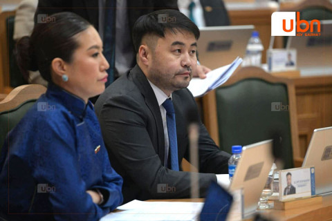 48 цаг саатуулагдаад өнөөдөр өглөө суллагдсан Б.Сэргэлэнбаатар НИТХ-ын хуралдаанд оролцож байна