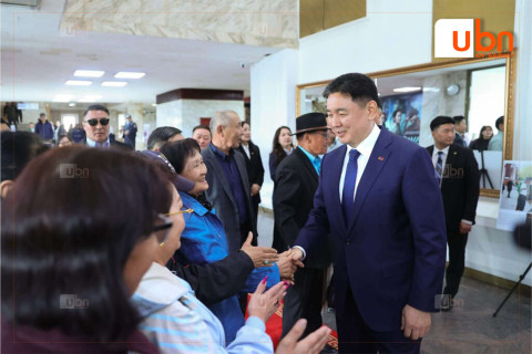 Ерөнхийлөгч У.Хүрэлсүх Чингэлтэй дүүргийн иргэдтэй уулзлаа