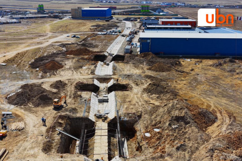 Буянт-Ухаа олон улсын нисэх буудлын үерийн хамгаалалтын далан дээгүүр ШШЕГ руу нэвтрэх гүүрэн байгууламж барьж байна