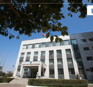 ҮХЦ: “Ерөнхийлөгчөөр 50 хүрсэн, сүүлийн 5-с доошгүй жил эх орондоо байнга оршин суусан, МУ-ын уугуул иргэнийг 6 жилийн хугацаагаар зөвхөн нэг удаа сонгоно“ гэсэн нь ҮХ зөрчсөн эсэхийг хэлэлцэнэ