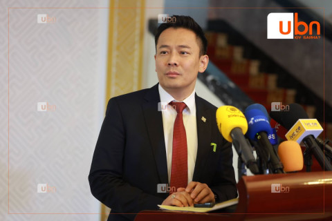ШУУД: Оюу толгойн зээлийн хүүгийн асуудлаар УИХ-ын гишүүн О.Батнайрамдал мэдээлэл хийж байна