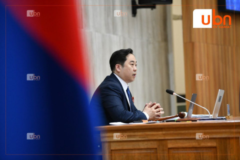А.Баяр: Намын бодлого, даалгавраар журмын нөхөр Д.Ихбаярт НИТХ-ын даргын үүрэгт ажлаа хүлээлгэн өгч байна