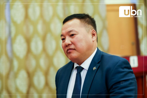 О.Цогтгэрэл: Бүлгийн гишүүд санал хураагаад “Бүлгийн даргын томилгоог хойшлуулъя, тэр болтол та ажлаа хийж бай” гэсэн