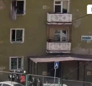 ОБЕГ: Галын улмаас цонхоор буусан хүүхдийг эмнэлэгт хүргэсэн. Биеийн байдал хэвийн
