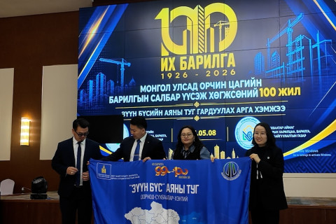 Барилгын салбарын 100 жилийн ойн аяны туг орон нутгаар аялж байна